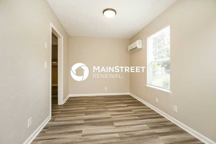 1010 Wingate St - Photo 4 of 16