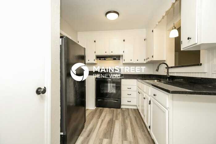 1010 Wingate St - Photo 5 of 16