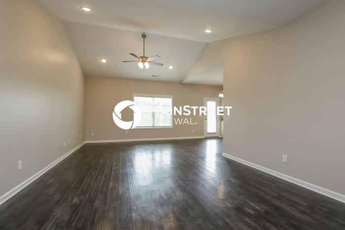 728 Mitscher Dr - Photo 3 of 16