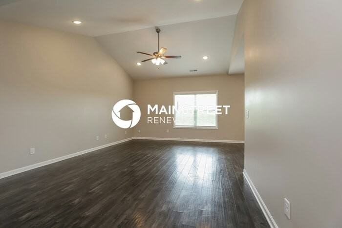 728 Mitscher Dr - Photo 4 of 16
