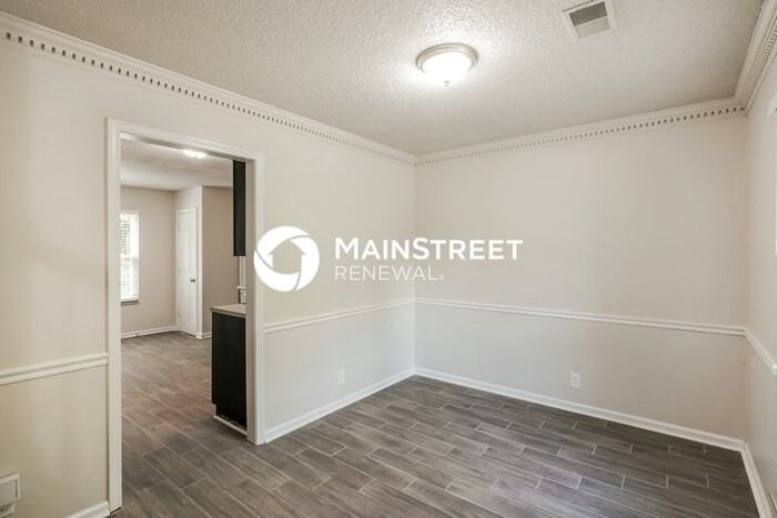 124 Newcastle Ct - Photo 6 of 17