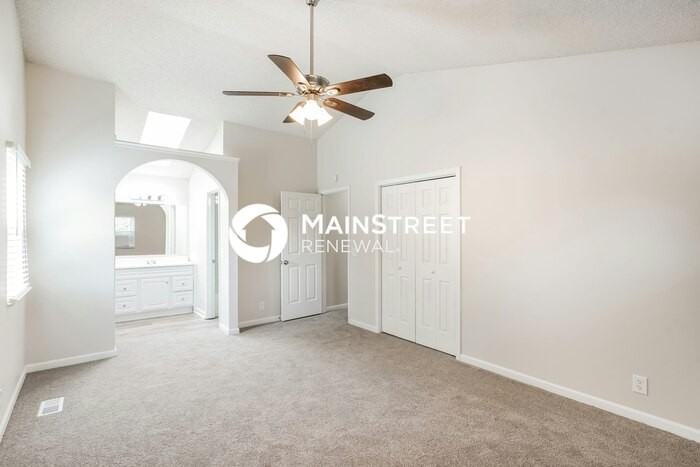 124 Newcastle Ct - Photo 7 of 17