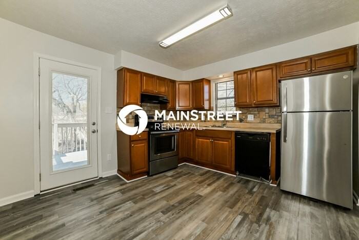 5805 Whisper Wood Rd - Photo 5 of 11
