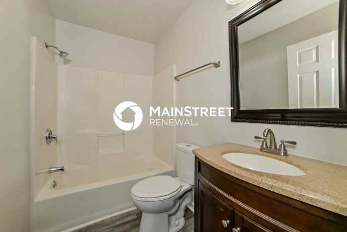 5805 Whisper Wood Rd - Photo 7 of 17