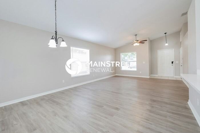 132 Eagle Point Blvd - Photo 4 of 16