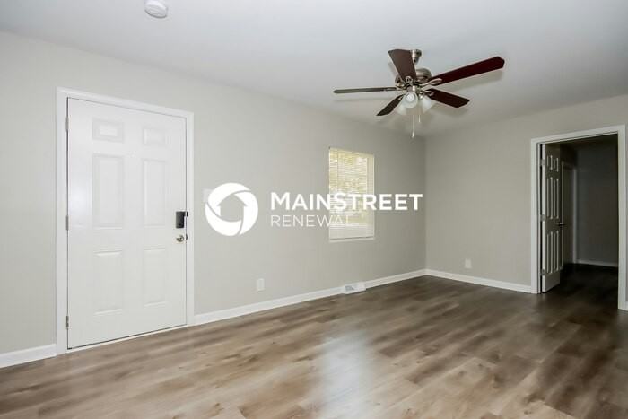 211 Magnolia St - Photo 4 of 16