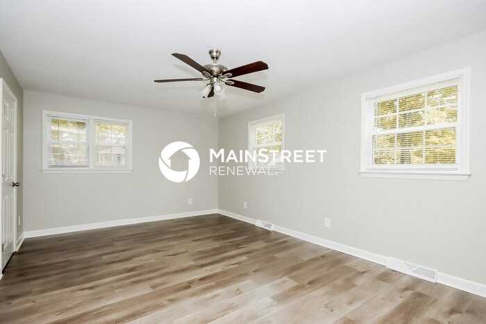 211 Magnolia St - Photo 6 of 16