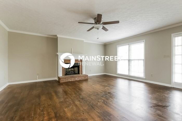 100 Maplewood Ln - Photo 2 of 15