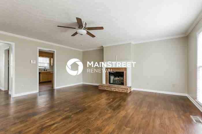 100 Maplewood Ln - Photo 3 of 15