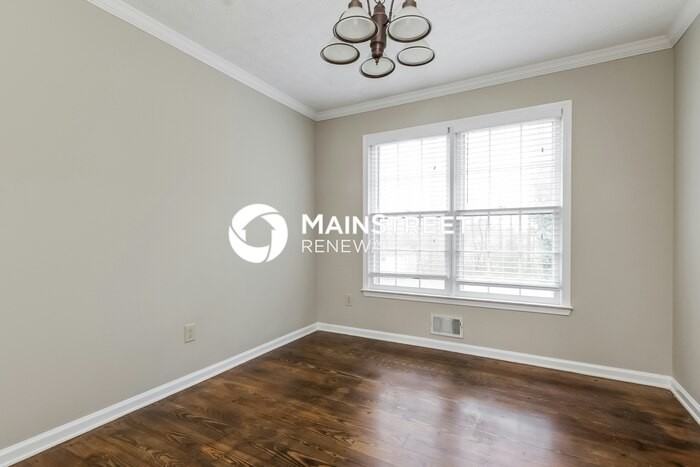 100 Maplewood Ln - Photo 4 of 15