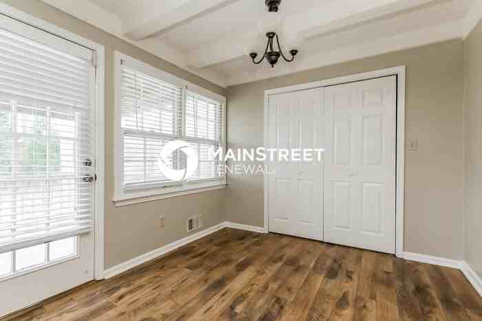 100 Maplewood Ln - Photo 5 of 15