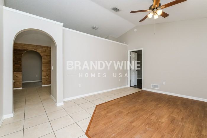 5121 Teather St - Photo 6 of 34