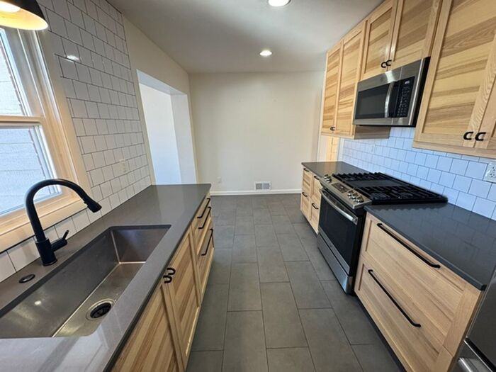 2589 E 2940 S - Photo 4 of 20