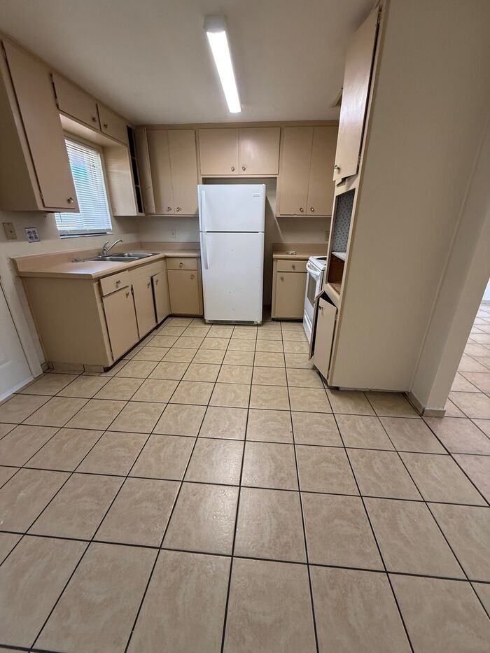 4532 E Fairmount St #A - Photo 3 of 11