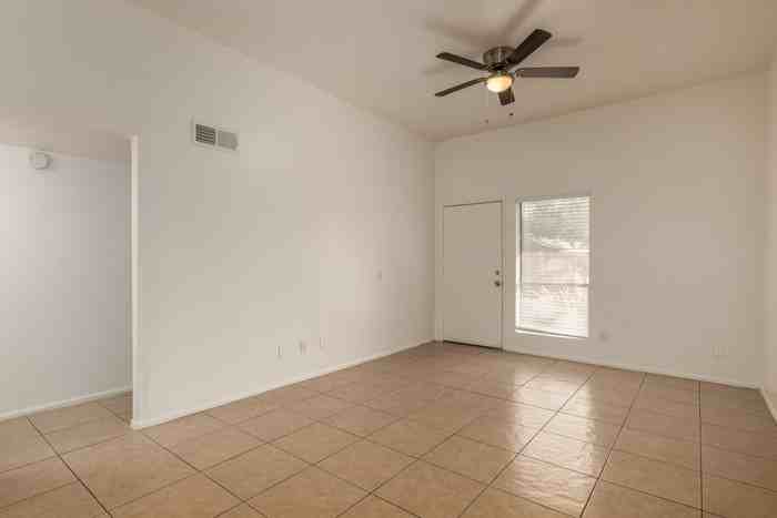 6050 W Oregon Ave #A - Photo 7 of 34