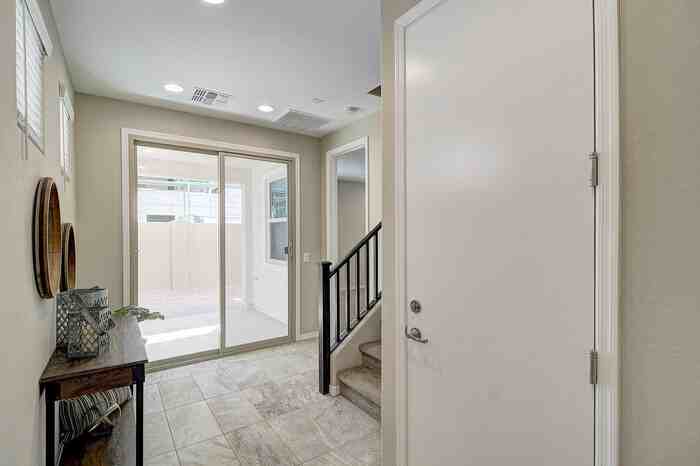 761 W Winchester Dr - Photo 3 of 34
