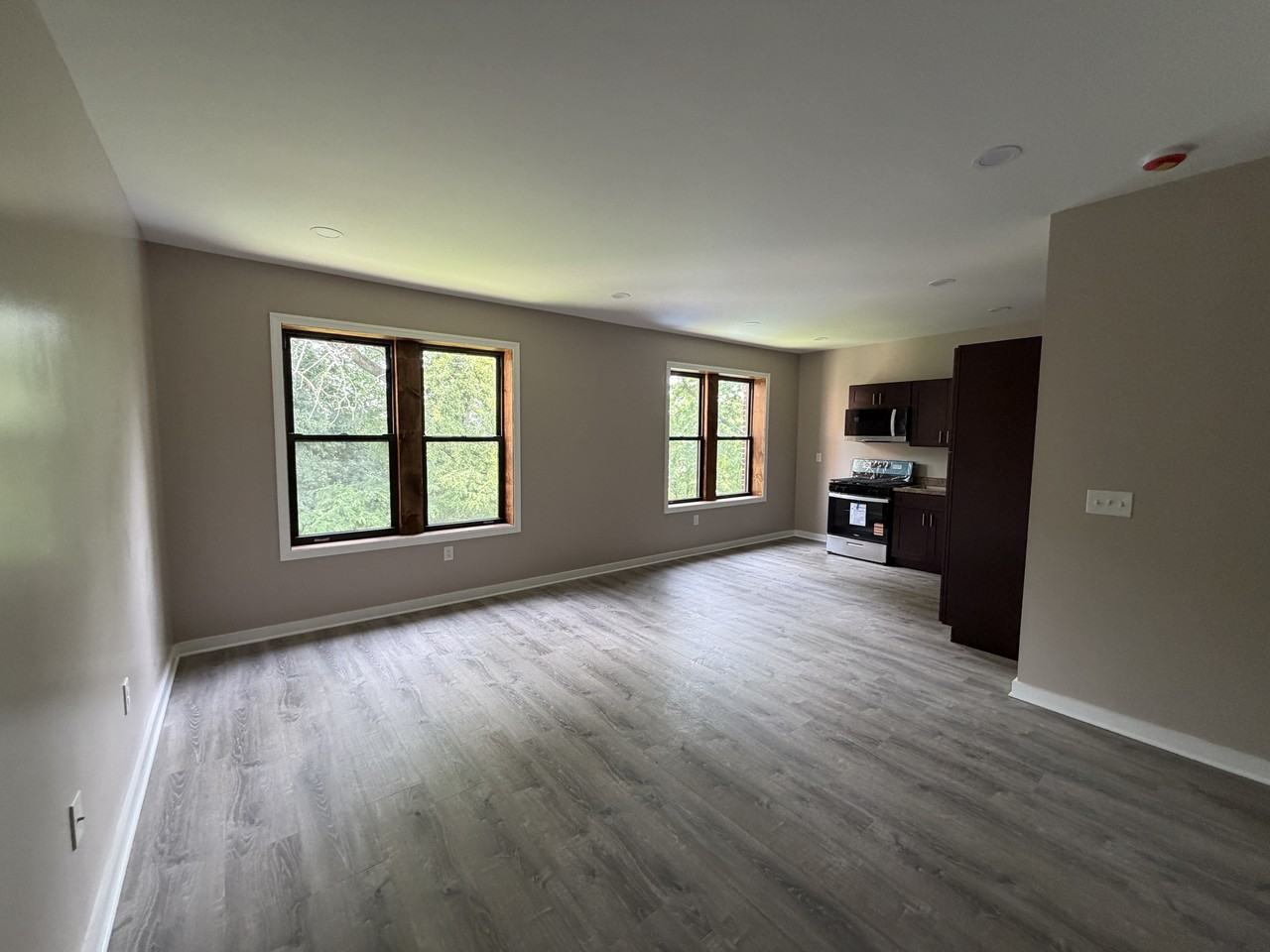 441 Mount Prospect Avenue - Photo 3 of 11