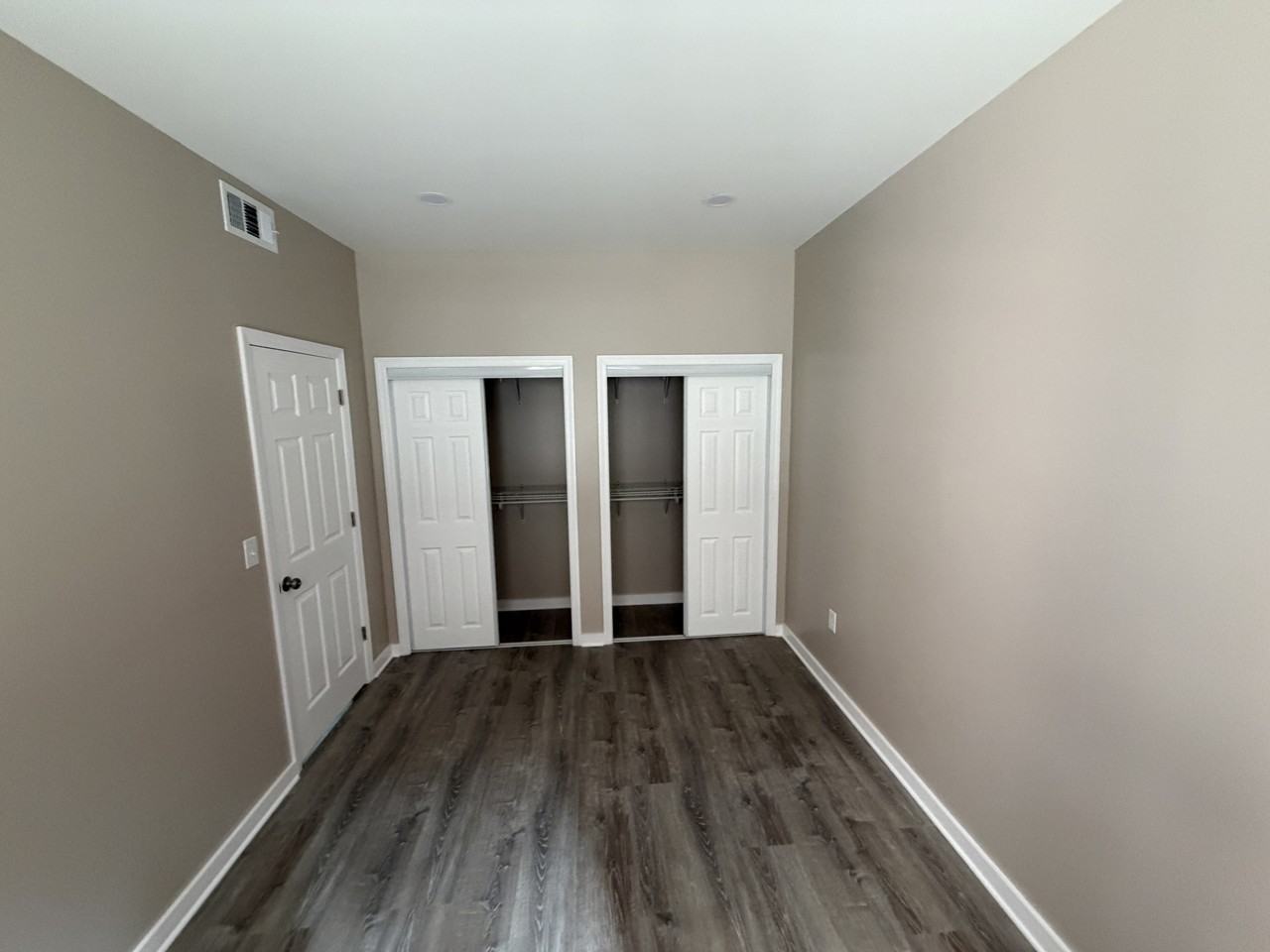 441 Mount Prospect Avenue - Photo 7 of 11