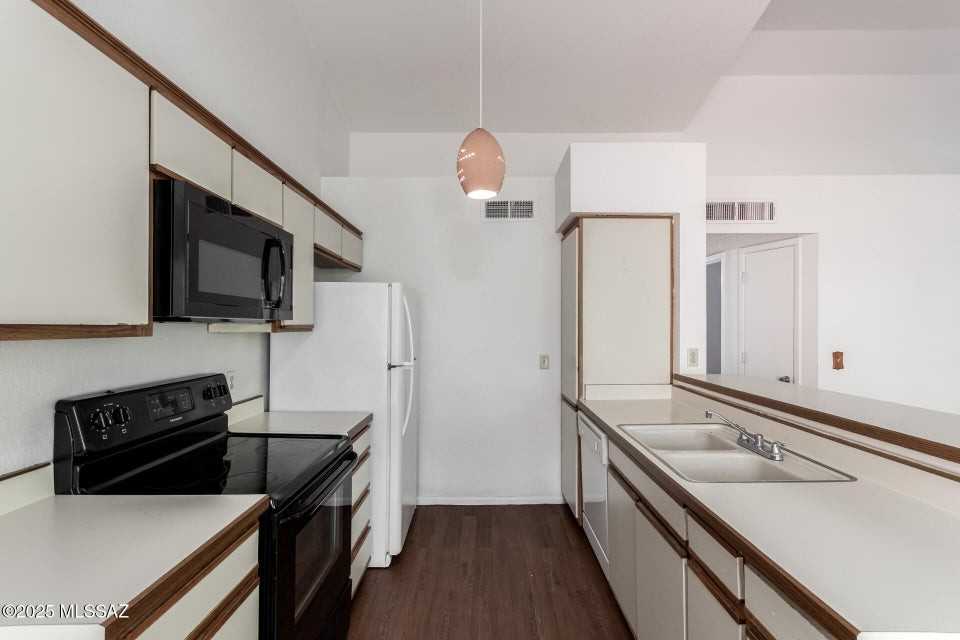 1698 W Park Wood Ln #1 - Photo 4 of 13