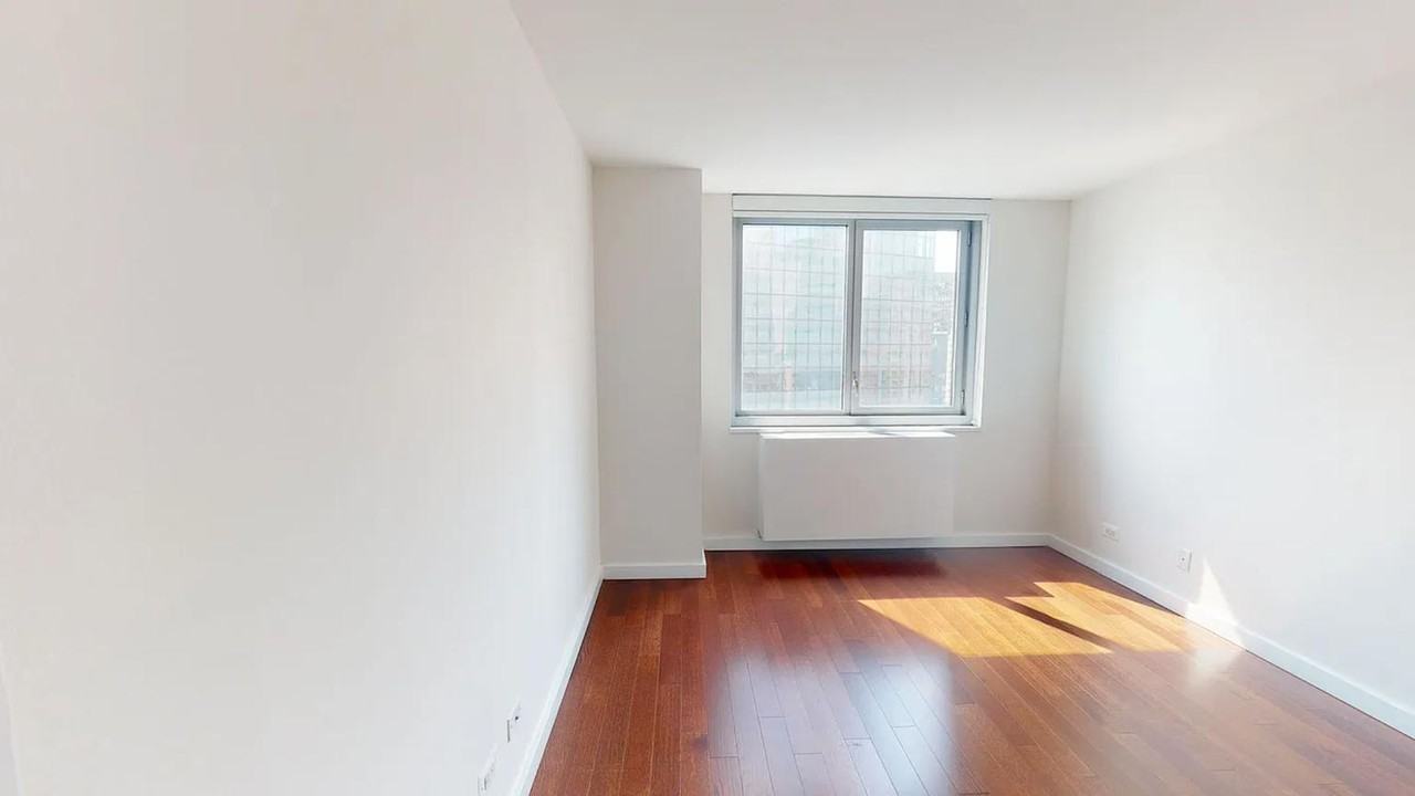 330 E 38th St #11E - Photo 3 of 7