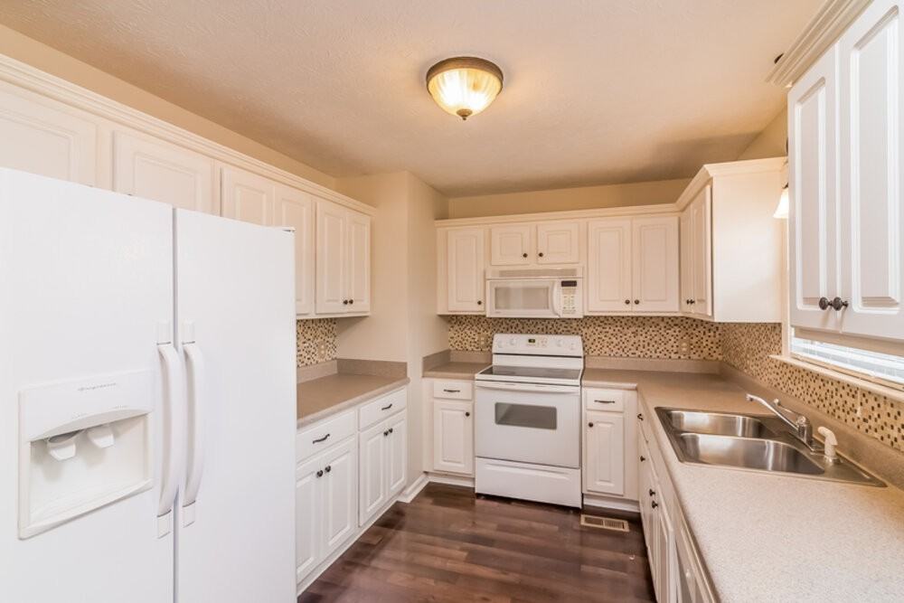 1907 Stoney Meadow Dr - Photo 4 of 15