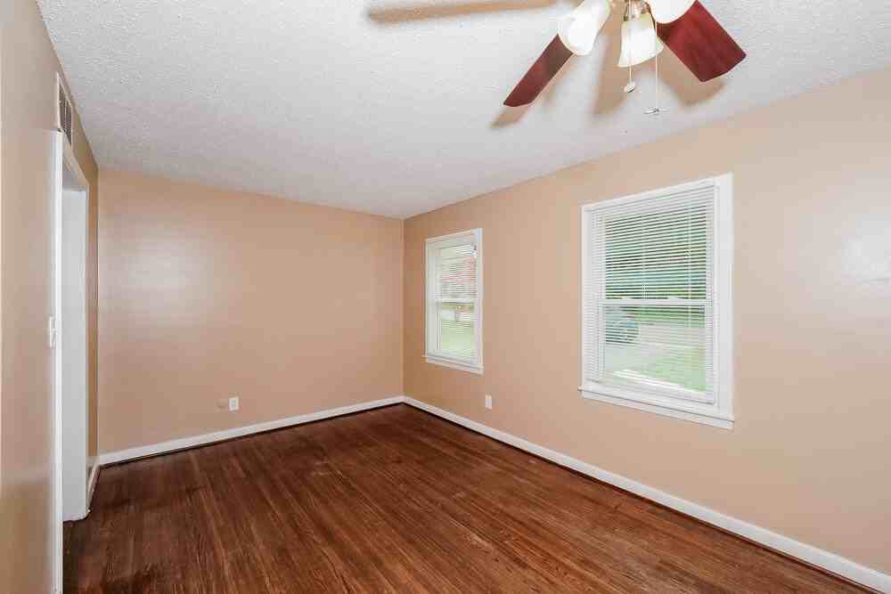 1011 Menlo Ln Akaedwards Lake Road Usps Only - Photo 4 of 16