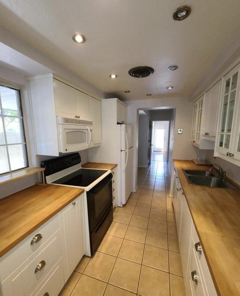 1407 W Glenrosa Ave - Photo 4 of 10