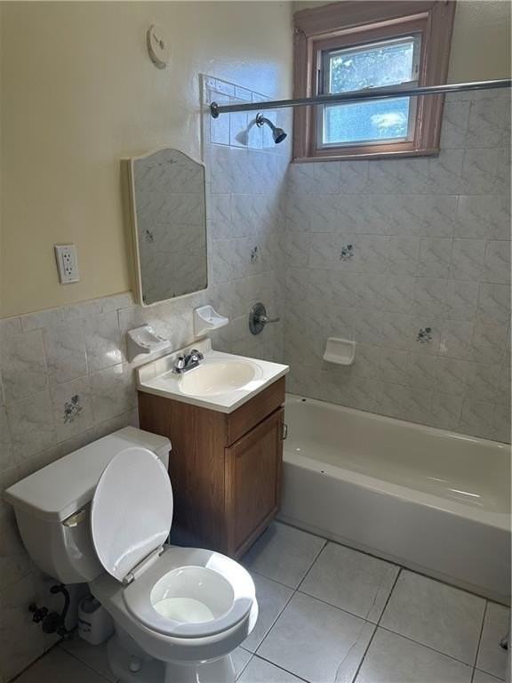 332 E 52nd St #2 - Photo 4 of 6