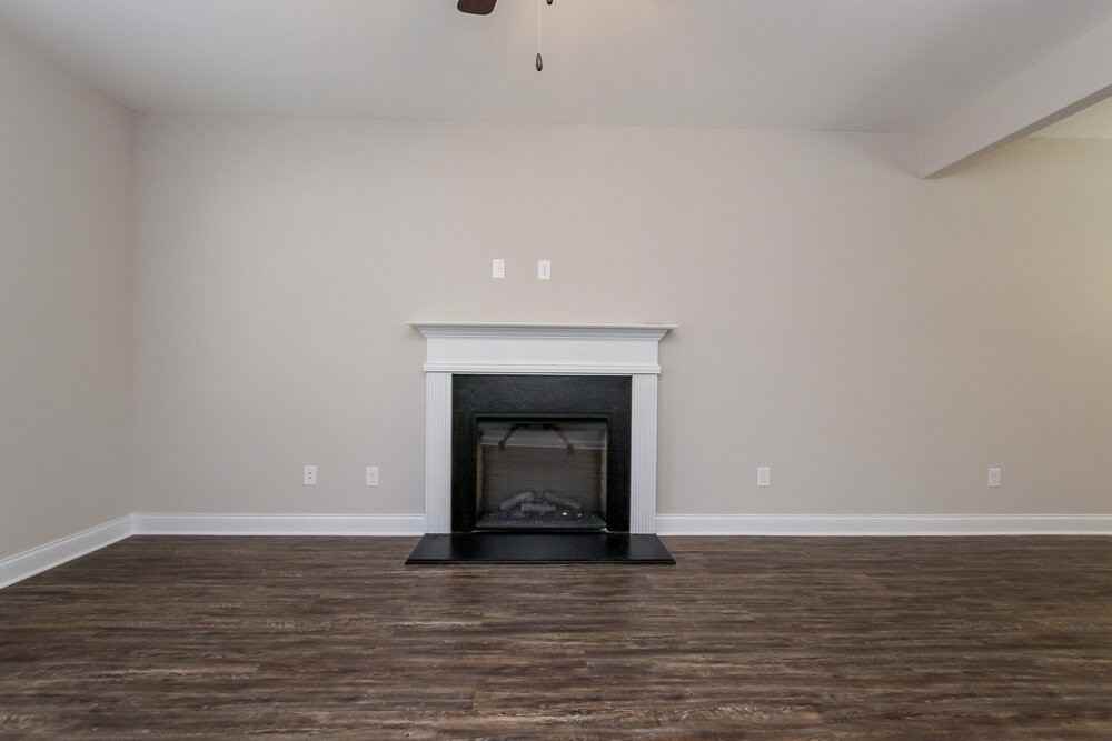 593 Joneus Dr - Photo 4 of 17