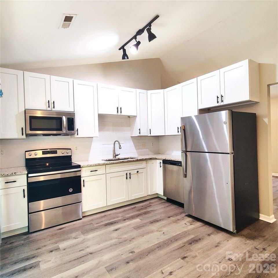 1501 Bear Brook Dr - Photo 2 of 17