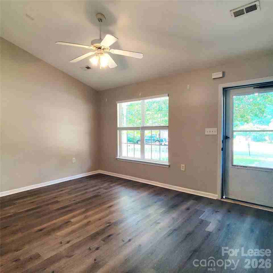 1501 Bear Brook Dr - Photo 5 of 17