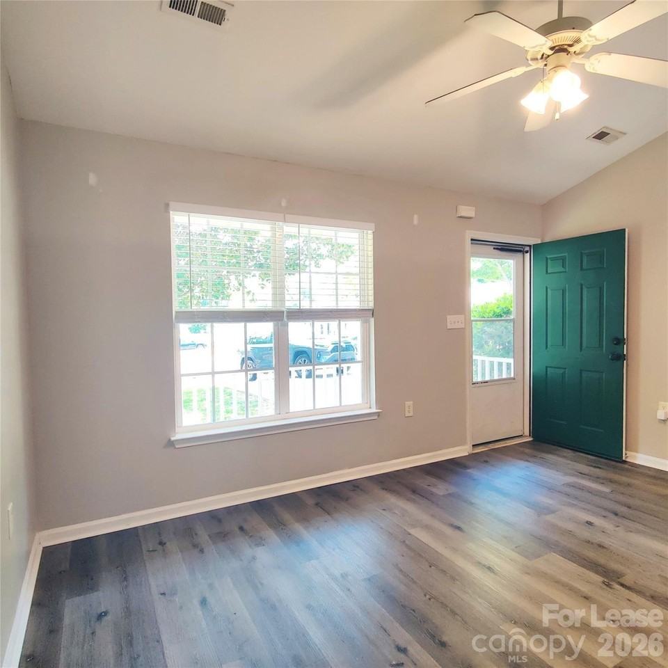 1501 Bear Brook Dr - Photo 6 of 17