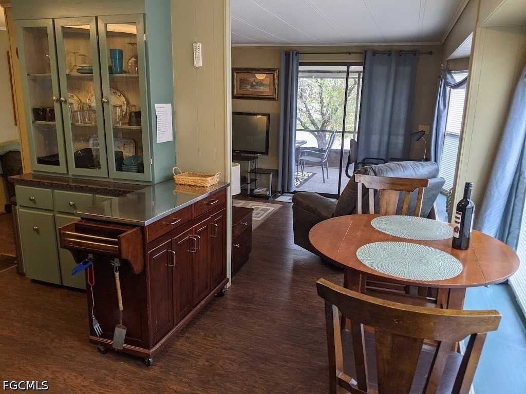 10011 Merion Ct - Photo 6 of 15