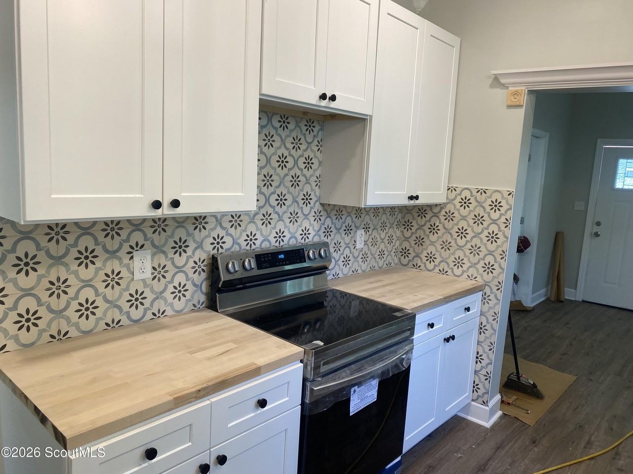 1022 Gordon St - Photo 4 of 10