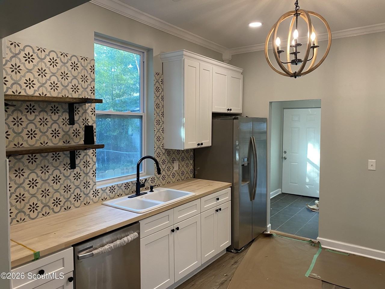 1022 Gordon St - Photo 6 of 10