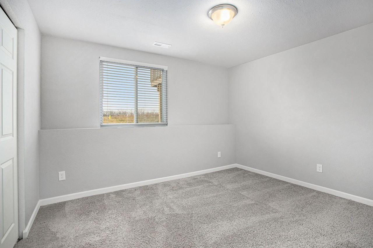 16573 Charles Town Dr - Photo 5 of 13