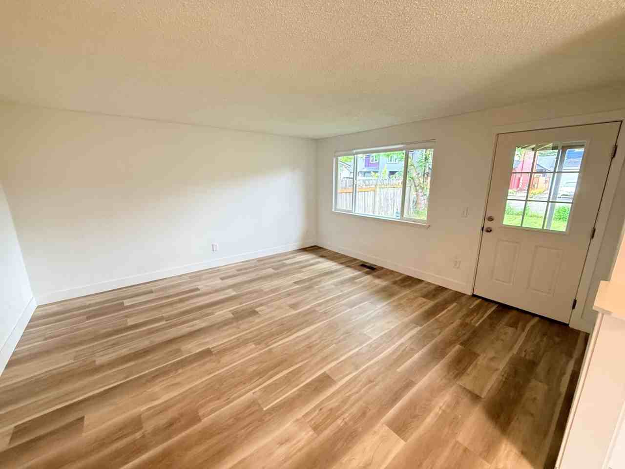 6228 Se Knapp St - Photo 3 of 11