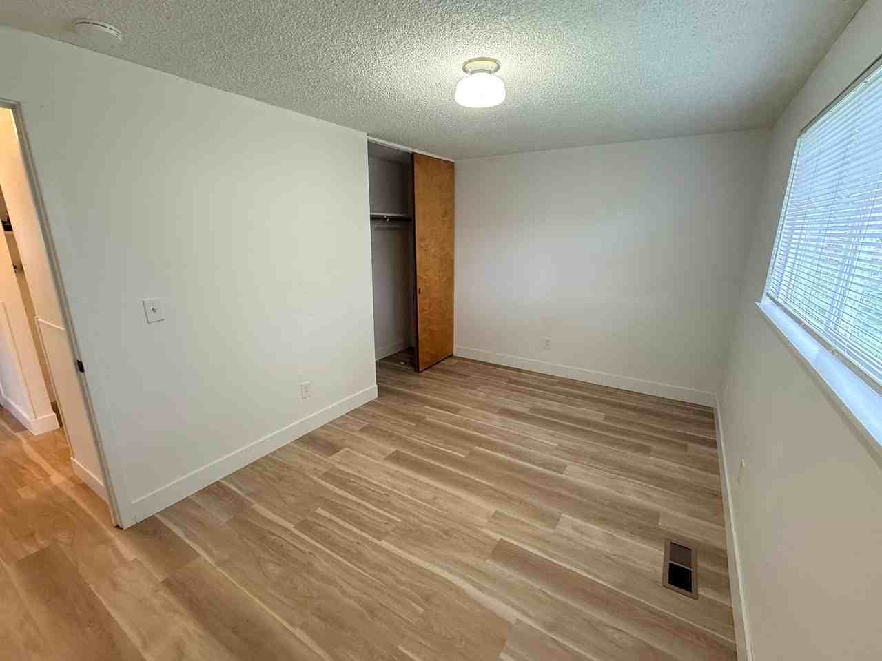 6228 Se Knapp St - Photo 4 of 11