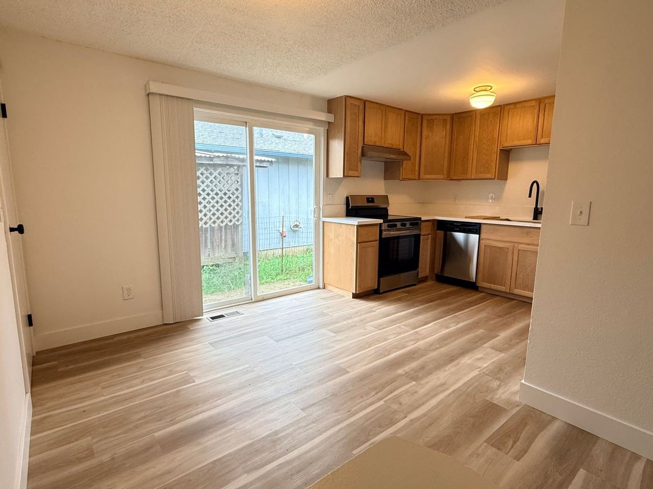 6228 Se Knapp St - Photo 6 of 11