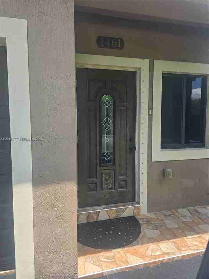 1461 Sw 40th Ter #1 - Photo 2 of 7