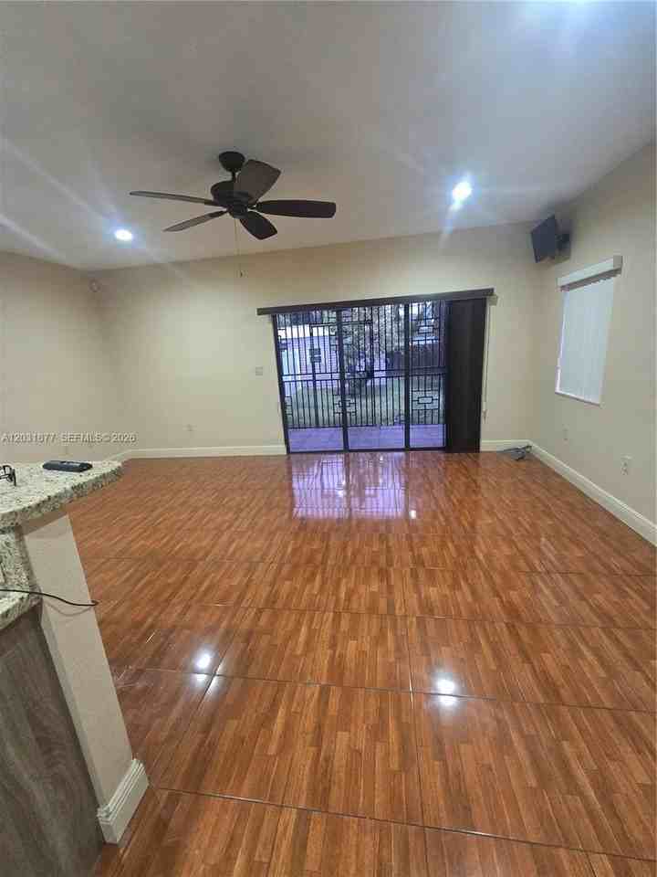 1461 Sw 40th Ter #1 - Photo 6 of 7
