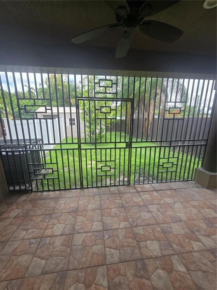 1461 Sw 40th Ter #1 - Photo 7 of 7