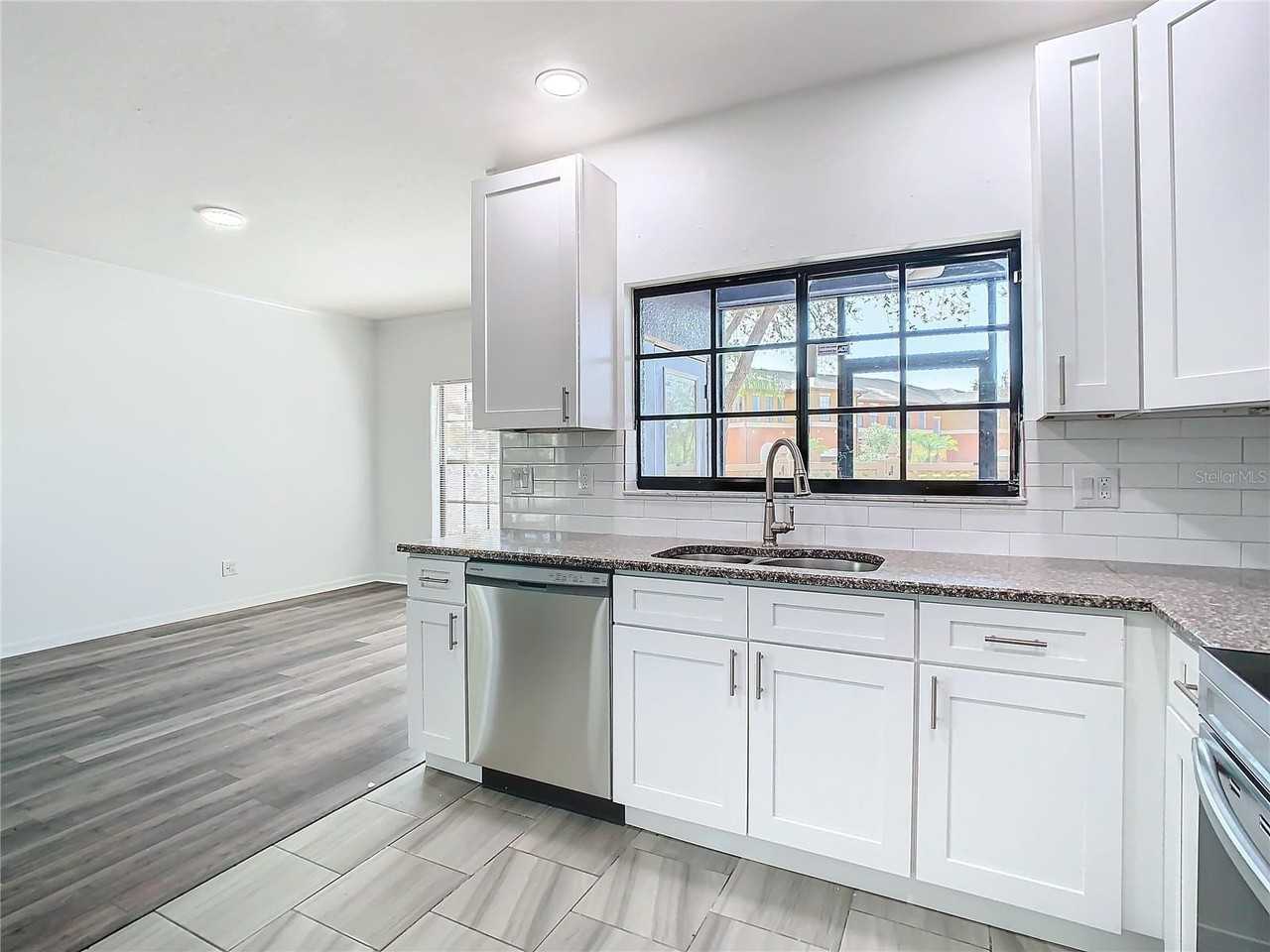 1019 Blackwater Dr - Photo 4 of 11