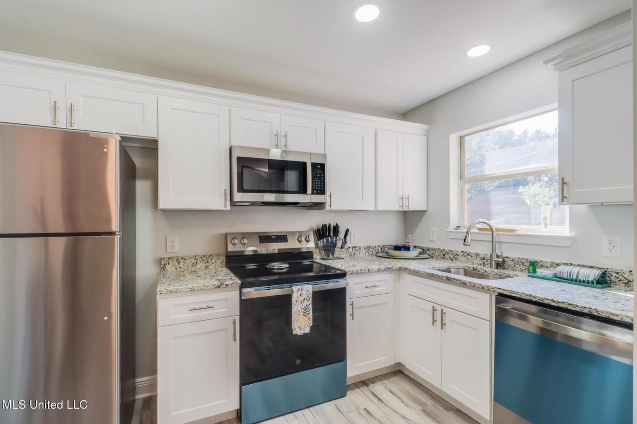 229 Milray Ln - Photo 3 of 14