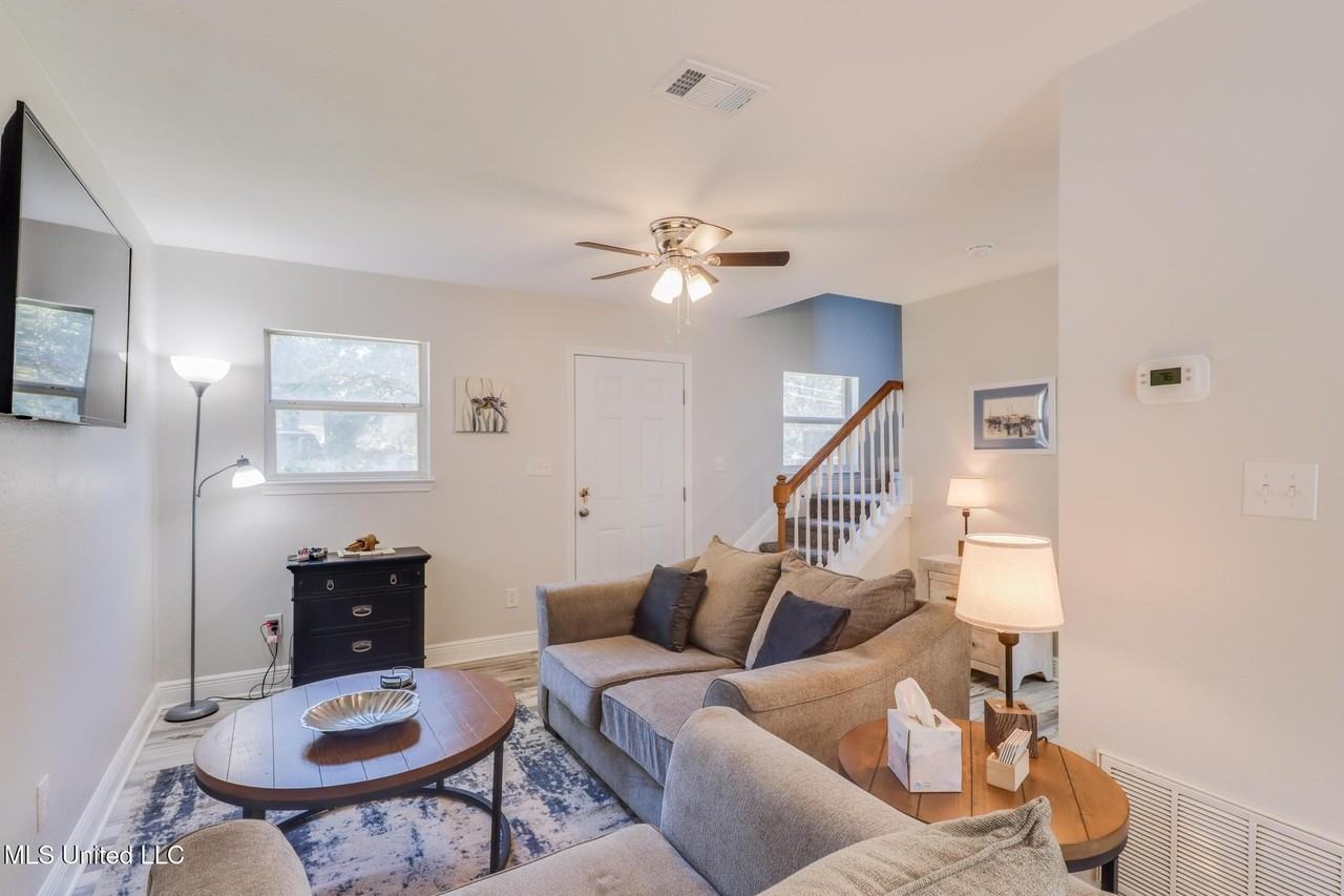 229 Milray Ln - Photo 5 of 14