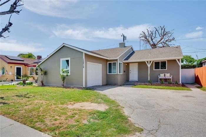 13219 Halcourt Avenue - Photo 4 of 10