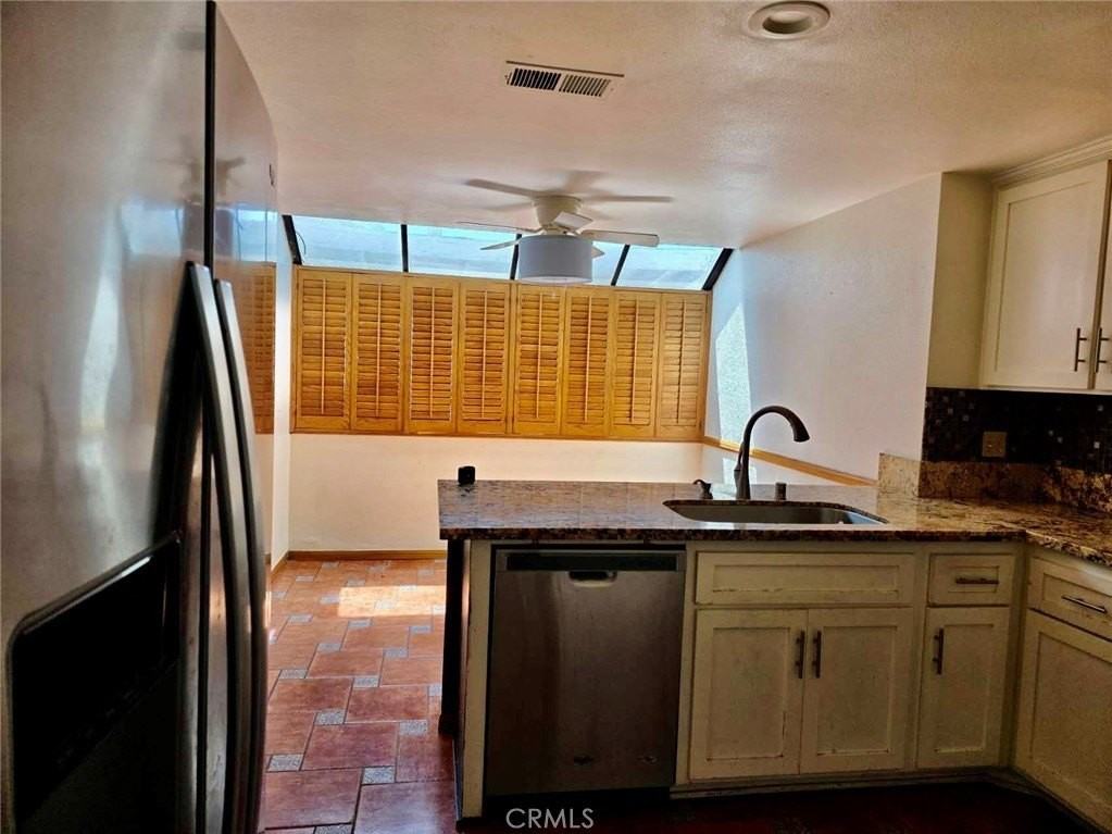 10696 Opal Ave - Photo 4 of 9