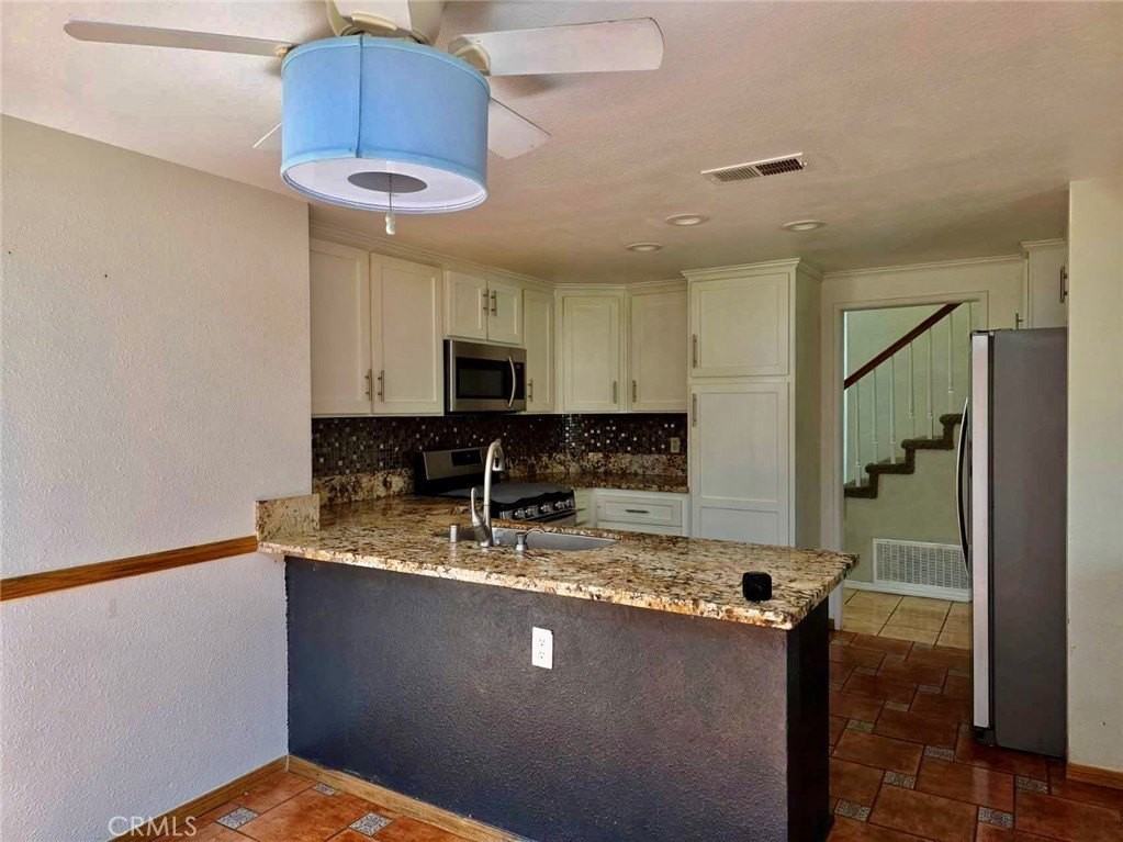 10696 Opal Ave - Photo 5 of 9