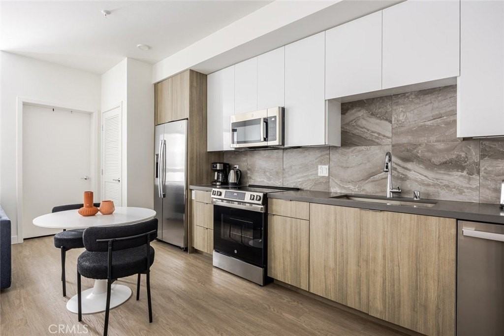 511 S Harbor Blvd #713 - Photo 4 of 20