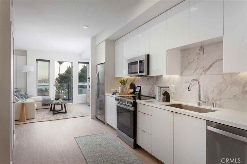511 S Harbor Blvd #822 - Photo 2 of 16